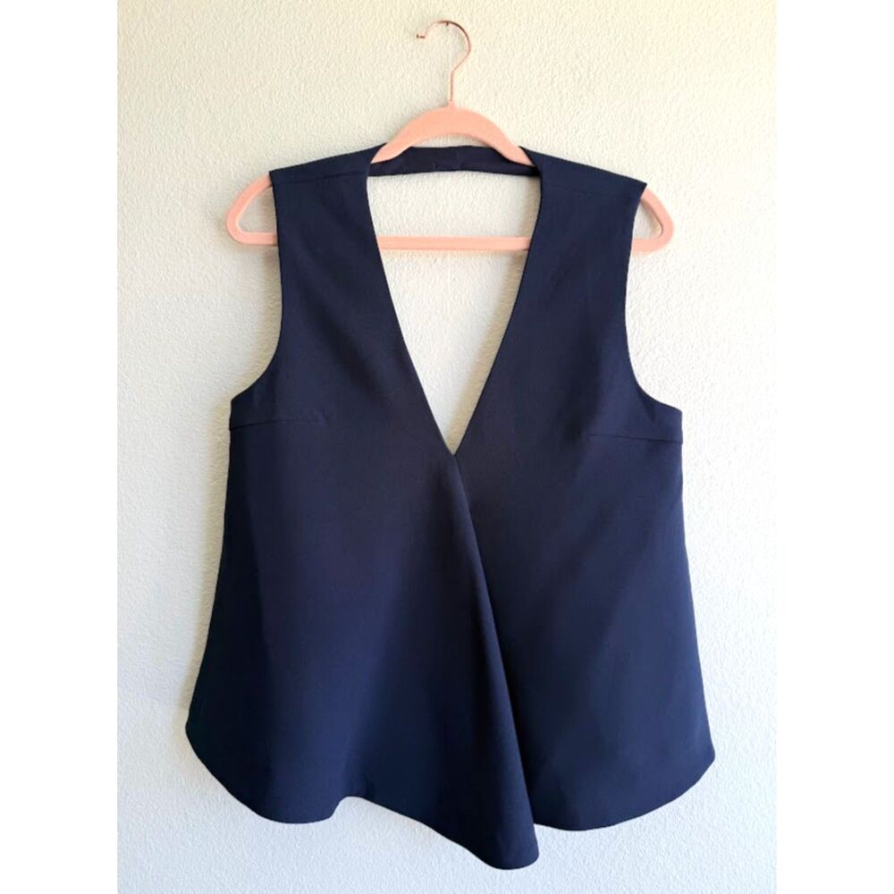 Finders Keepers Small Talk Plunge Cut Out Swing Top in Peacoat Navy size M NWT